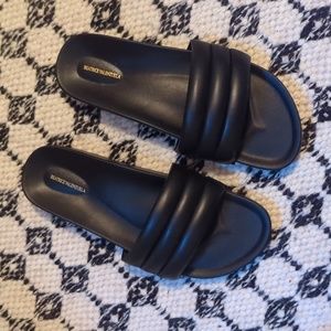 Beatrice Valenzuela vegan sandals